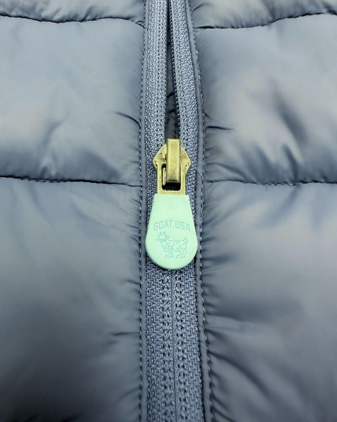 Close up of zipper on navy Men's Puffer Jacket#color_navy