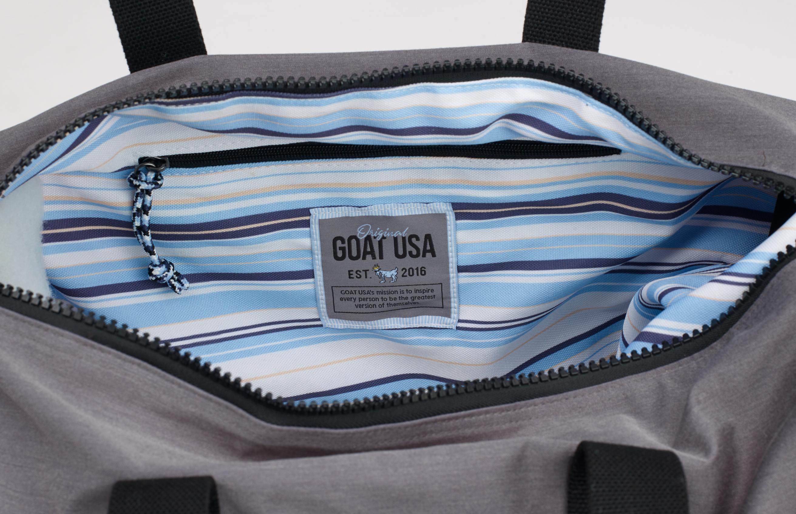Inside of the gray athletic duffle bag#color_gray