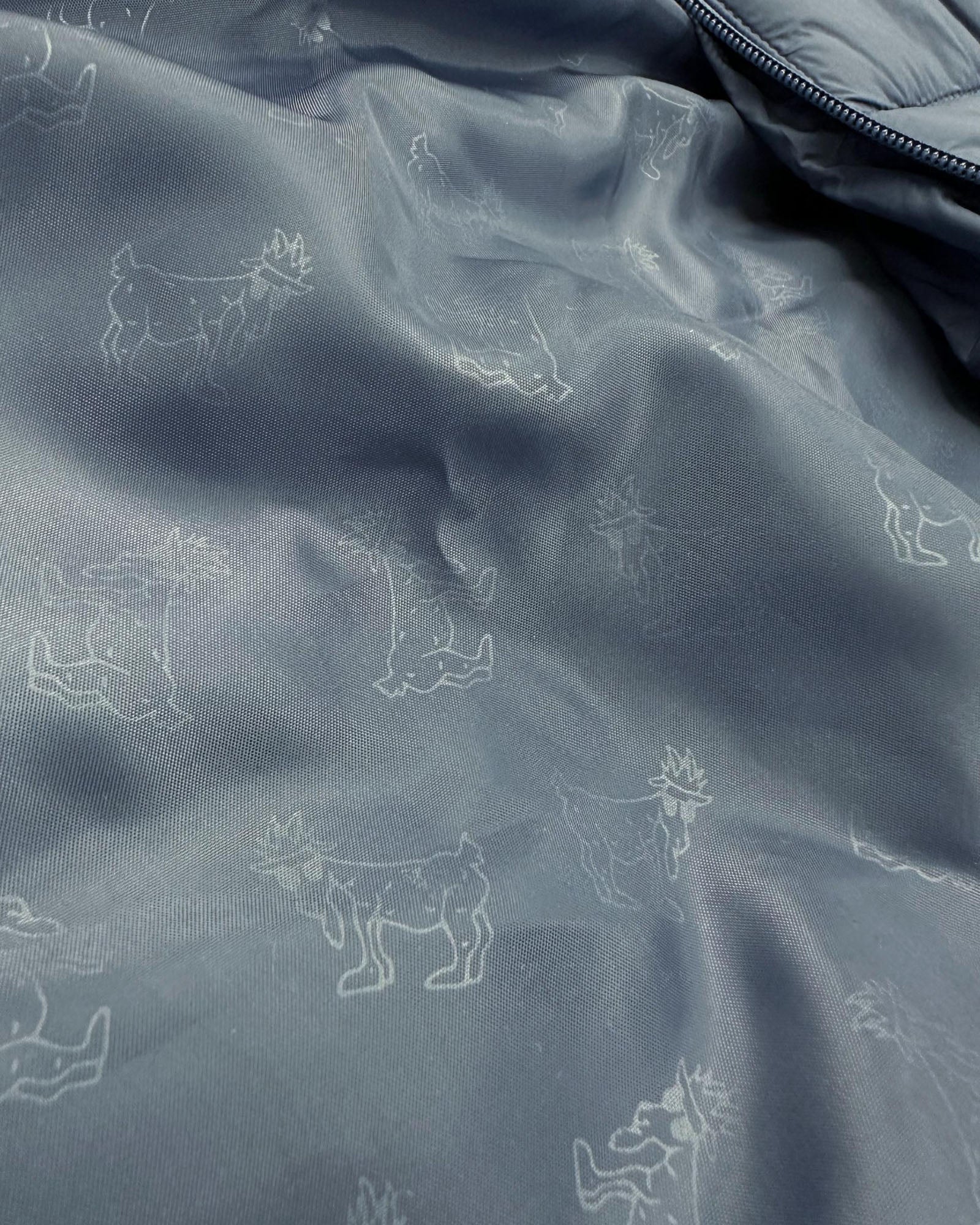 Close up of inner-lining on navy Men's Puffer Jacket#color_navy