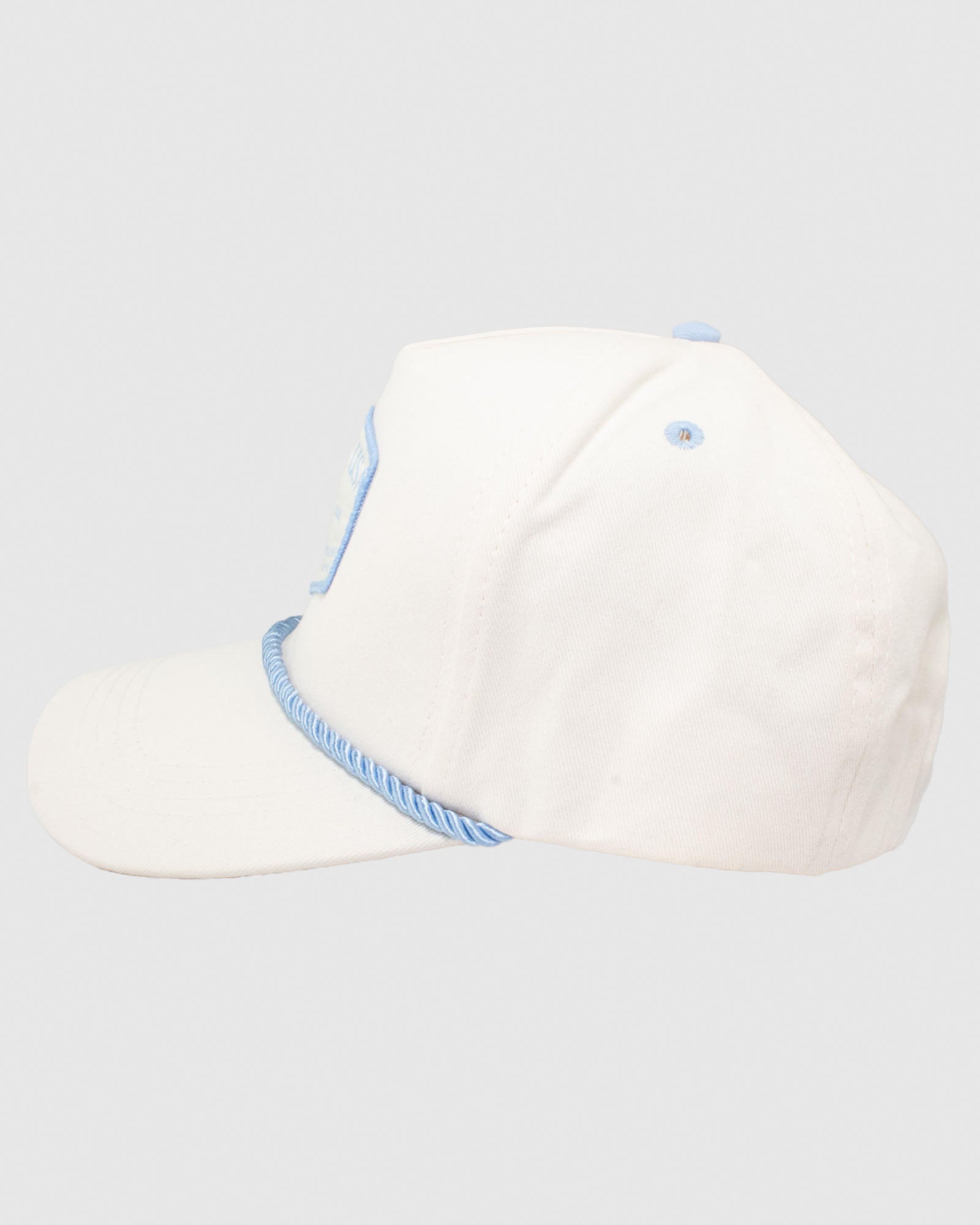 Side view of white snapback with blue rope and embroidered patch#color_stone