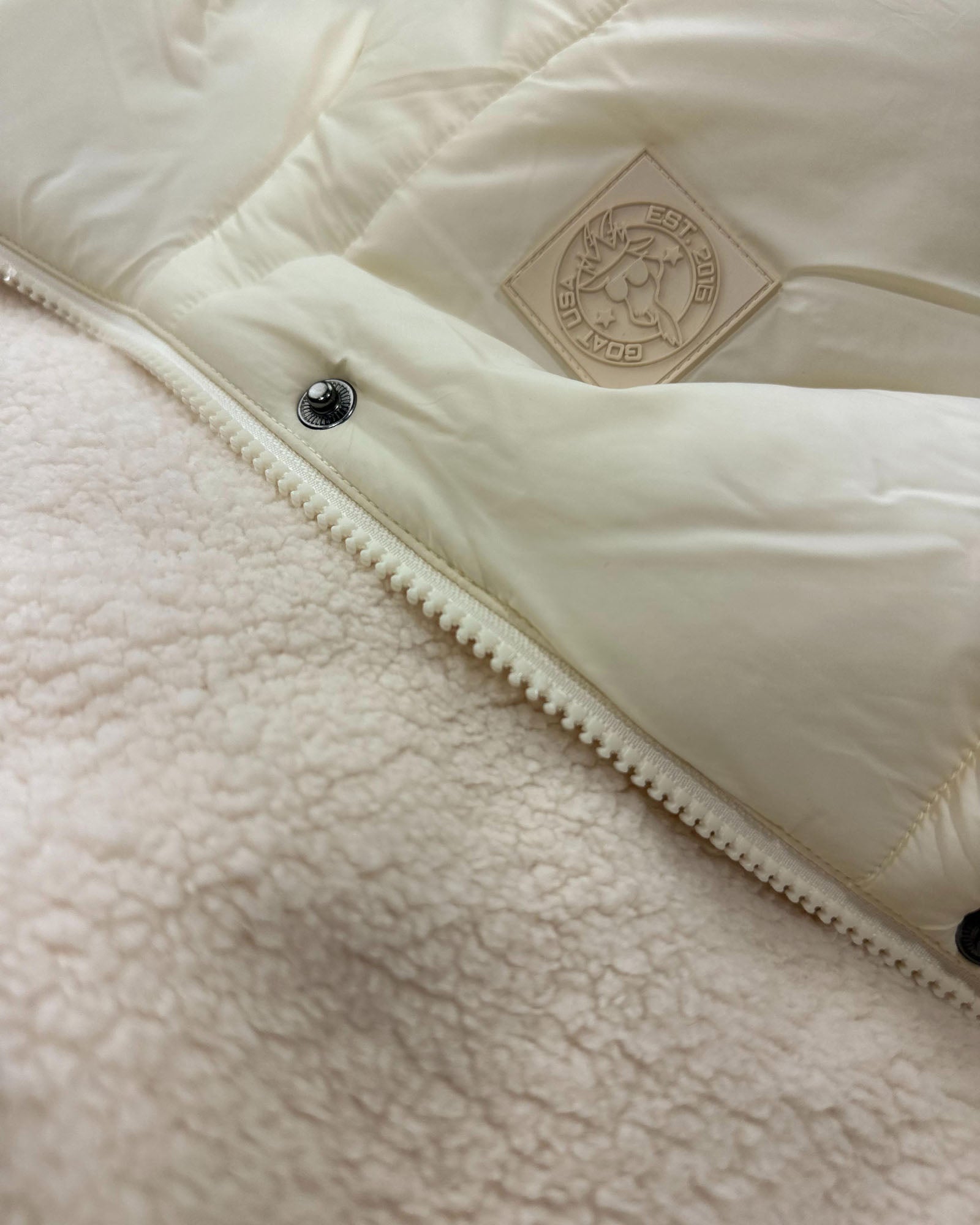 Close up of fleece on Women's Puffer Fleece Vest#color_ivory