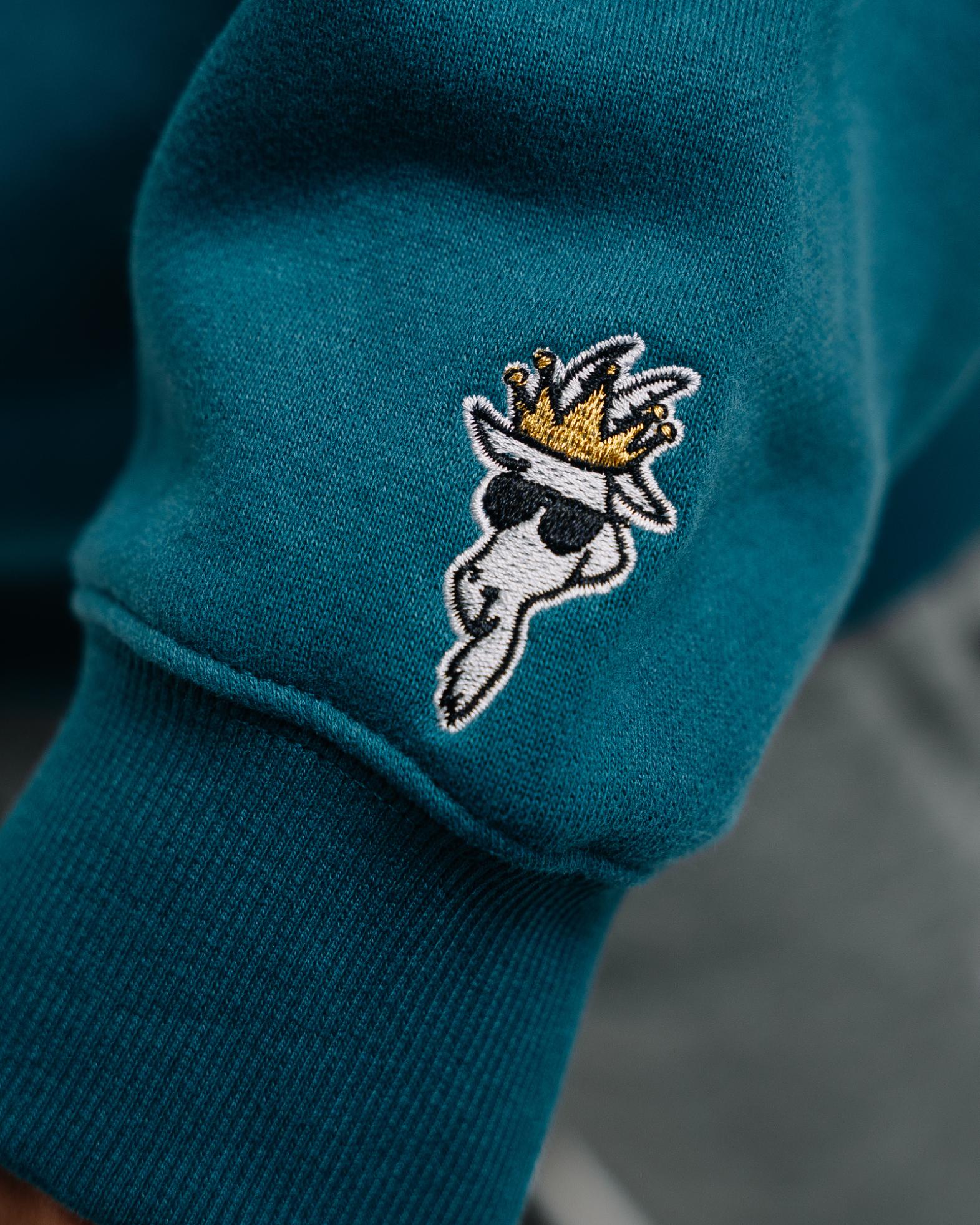 Close-up of sleeve logo embroidery emerald WG Hooded Sweatshirt#color_emerald