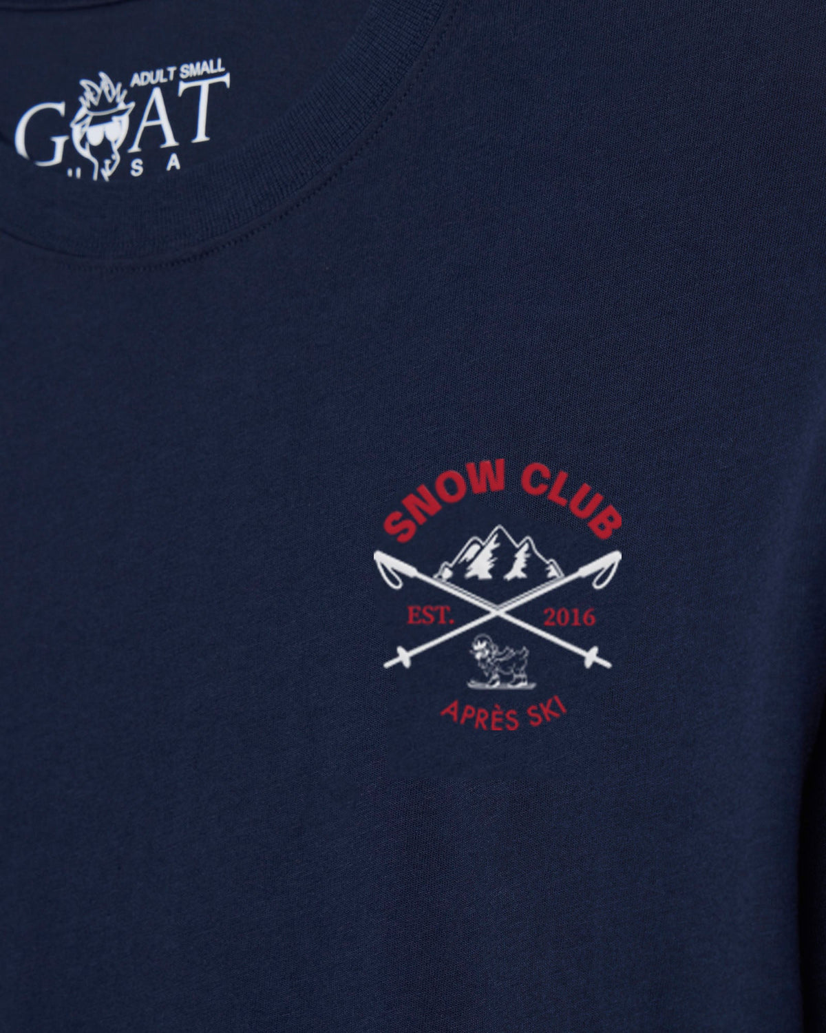 Close-up of a navy blue t-shirt showing the inner neck print with a goat logo and the front chest graphic featuring red and white text that reads 'SNOW CLUB' and 'APRÈS SKI'.