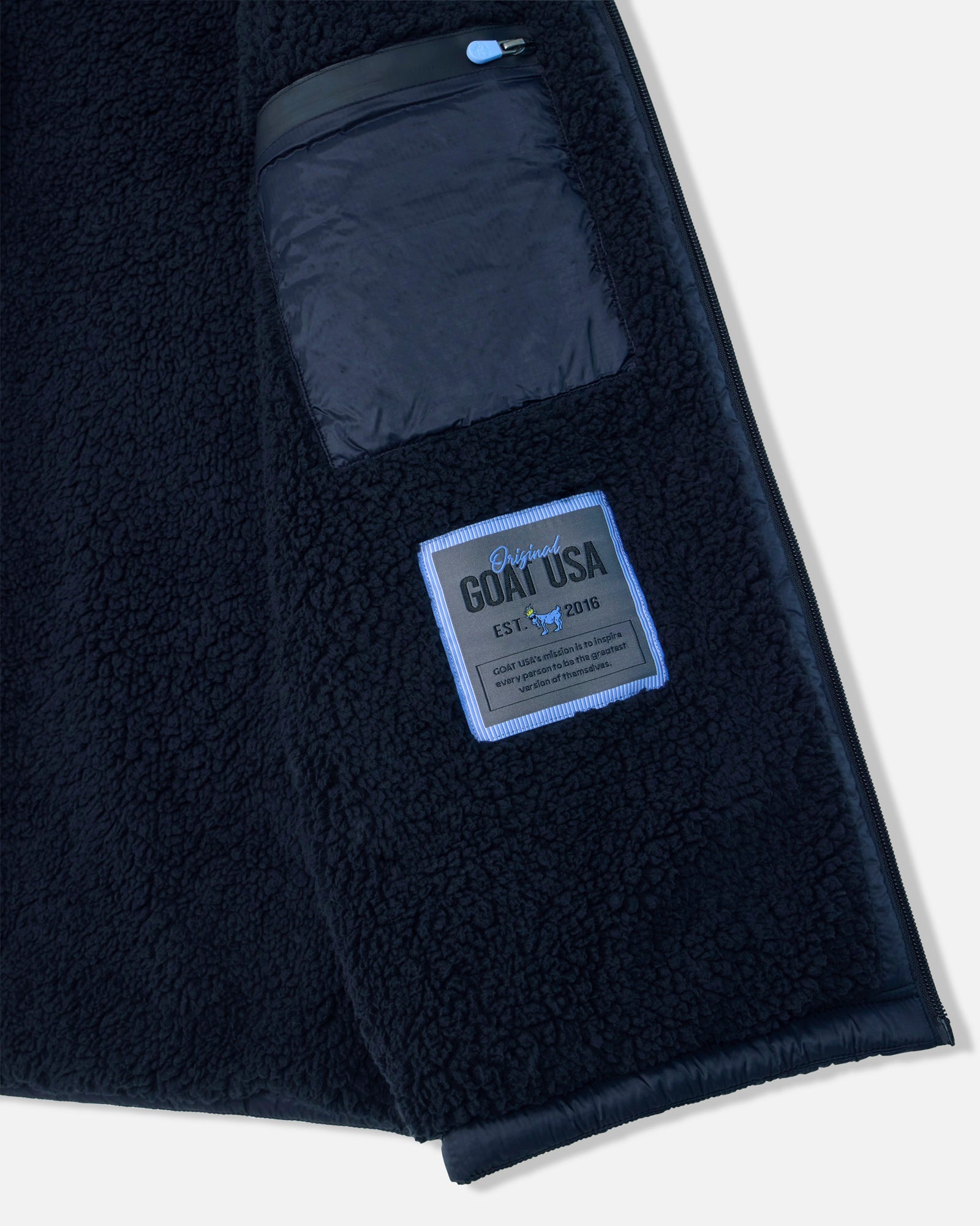 Side pocket of dark navy Men's Puffer Fleece Vest#color_dark-navy