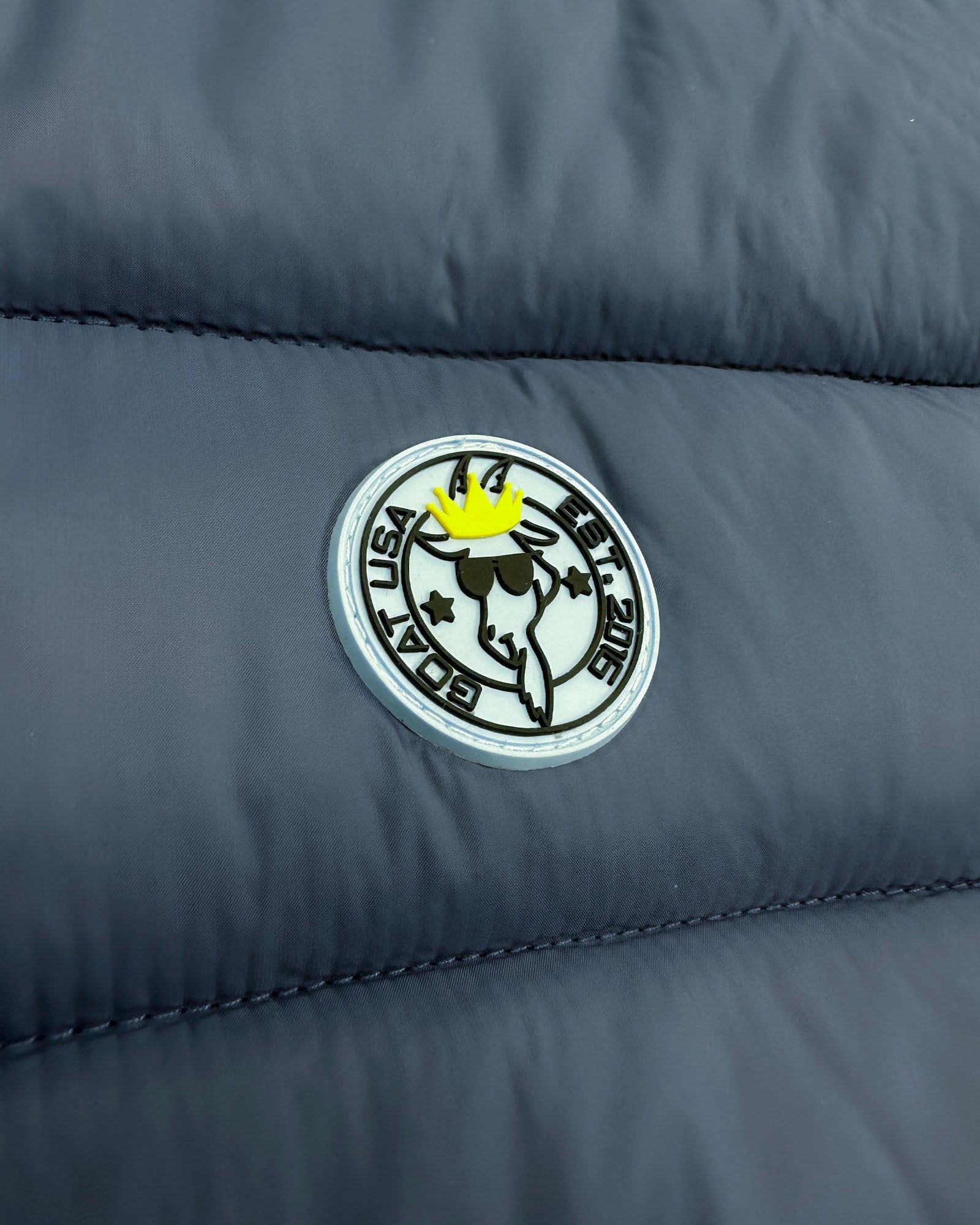 Close up of patch on navy Men's Puffer Fleece Vest#color_navy