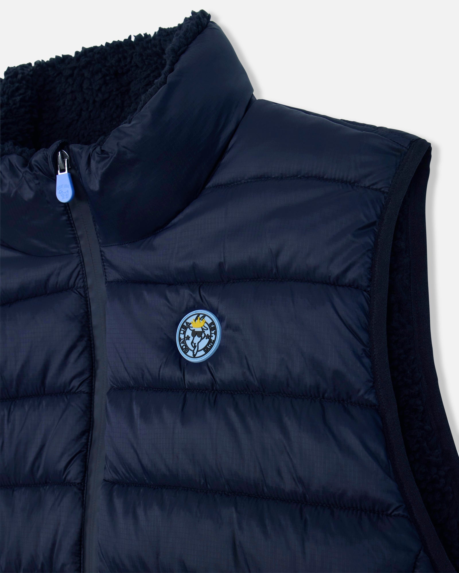 Collar of dark navy Men's Puffer Fleece Vest#color_dark-navy