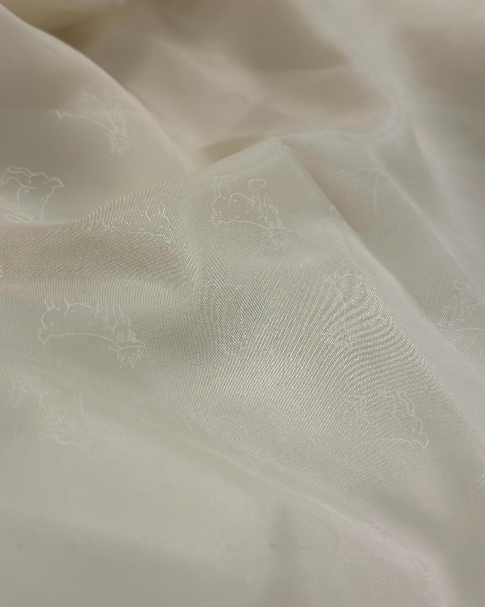 Close up of lining on Women's Puffer Jacket#color_ivory