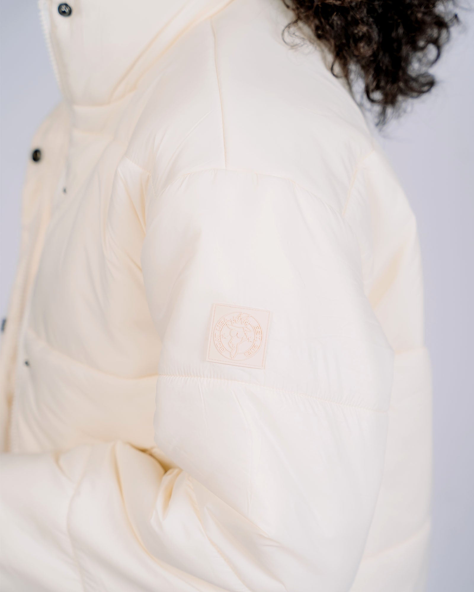 Close-up of ivory puffer jacket#color_ivory