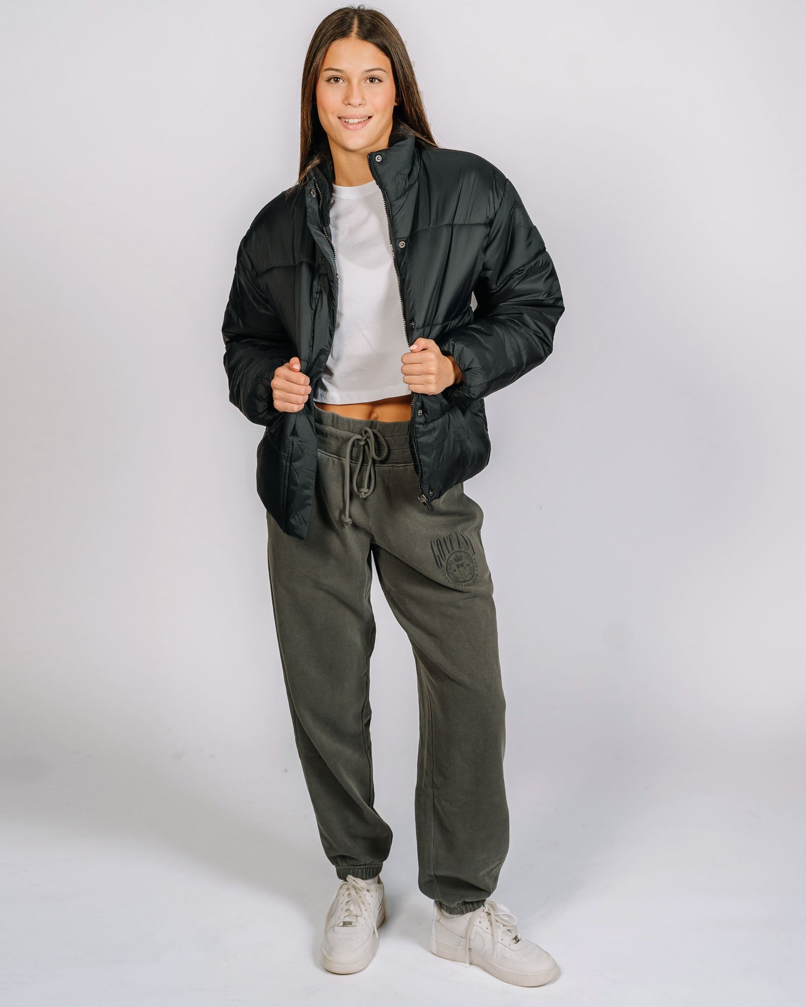 Female model wearing black puffer jacket#color_black